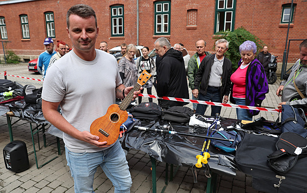 Radnice dražila nevyzvednuté ztráty a nálezy, většinu lidé zapomněli ve vlaku