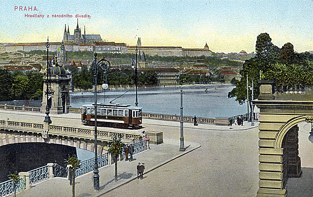 Od koňky až po metro. Jak se historicky vyvíjela hromadná doprava v Praze