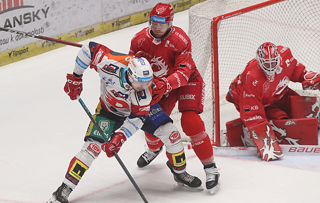 ONLINE: Pardubice v předehrávce hostí Třinec, domácím se vrací Červenka