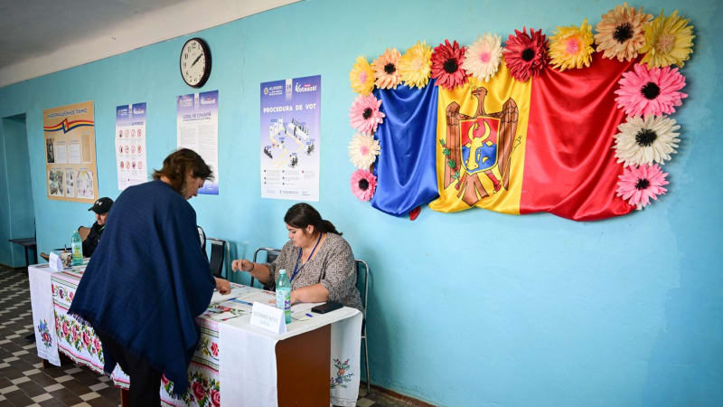 Moldavsko se odvrátilo od Ruska: Zvolilo evropskou cestu. Poražení se bouří, svolali protesty