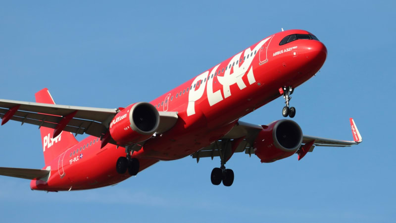 Bankrot islandské aerolinky PLAY: Ruší všechny spoje, cestující neodletí ani z Prahy