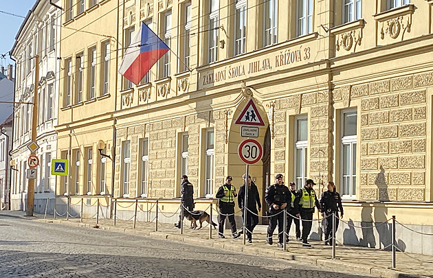 Anonym nahlásil bombu ve škole v Jihlavě. Odpoledne tam bude volební místnost