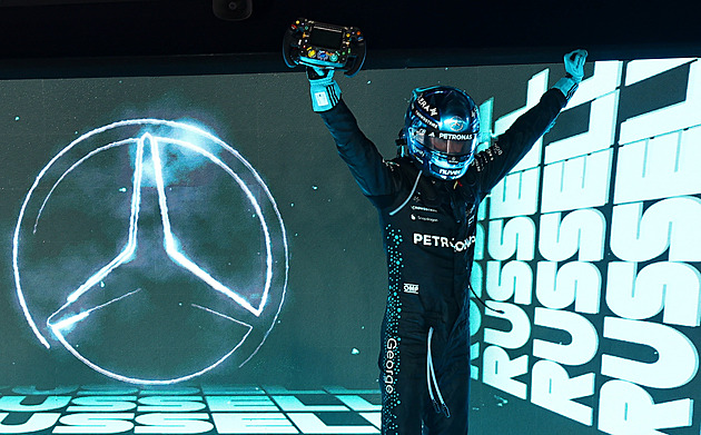 Nudný závod F1 v Singapuru vyhrál Russell, McLaren získal další Pohár konstruktérů