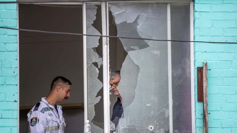 Panika na rušné nákupní ulici. Útočník v Sydney střílel z okna, zranil nejméně 16 lidí