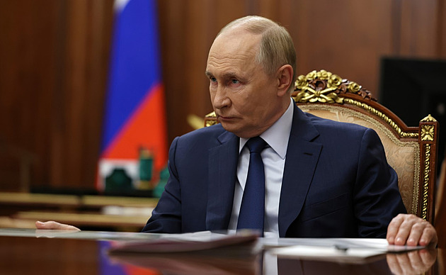 „Dárek“ k Putinovým narozeninám. Ukrajinské drony poprvé doletěly za Ural