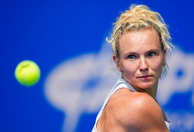 Siniaková jde ve Wu-chanu do čtvrtfinále, Nosková nestačila na Rybakinovou