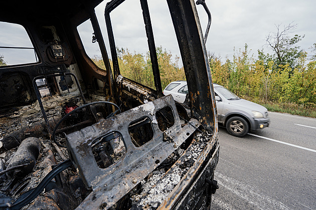 Rusko útočilo na auta elektrikářů na severu Ukrajiny, dva zahynuli