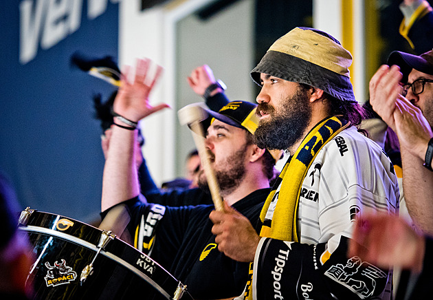 Ropákova cyklistická mise. Kotelník projel Evropu a podpořil Litvínov: Polákům je fuk