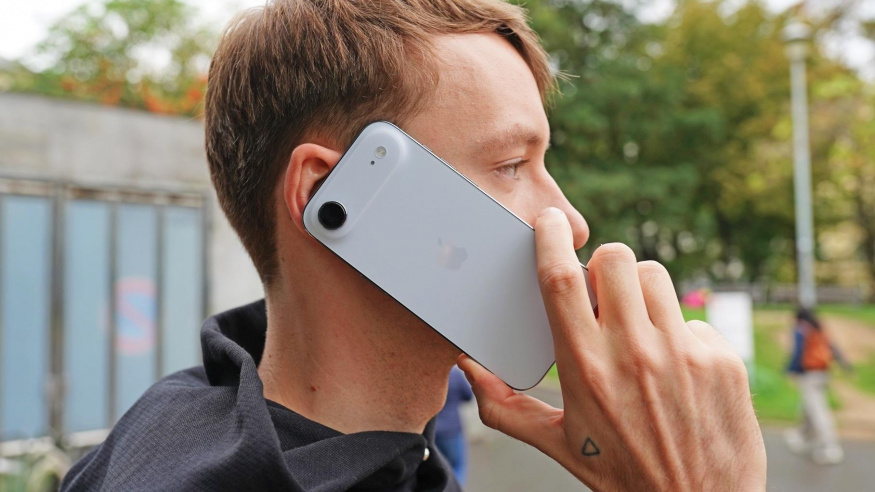 Hit, nebo propadák? iPhone Air se v Číně vyprodal, Apple přesto omezuje výrobu
