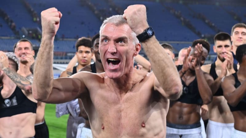 OBRAZEM: Hyský dovedl své svěřence k výhře nad Římem. Vítězství Plzně oslavil polonahý