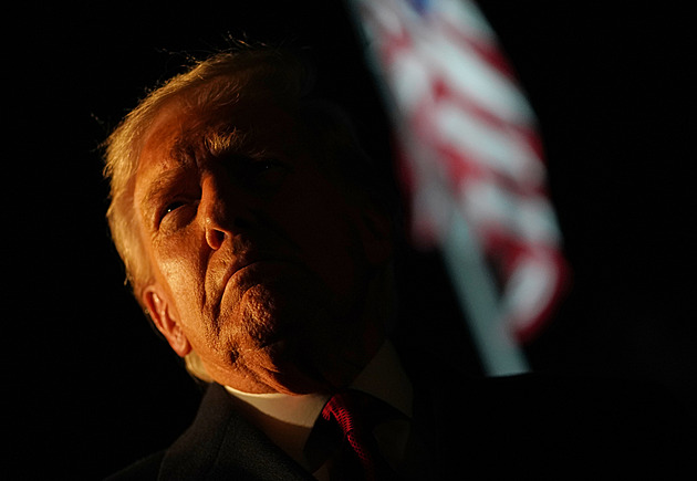 Trump odletěl na cestu po Asii. Chci se sejít s Kimem i čínským prezidentem, řekl