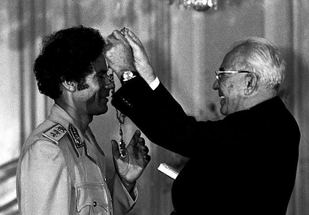 Castro, Kaddáfí, Mussolini. Kdo také dostal Řád bílého lva?