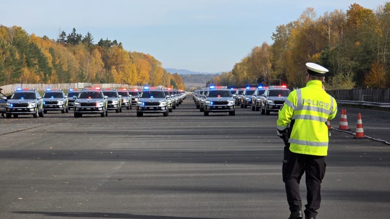 Nová policejní auta vyjedou na české silnice. Měřit nebudou, mají ale jinou vychytávku