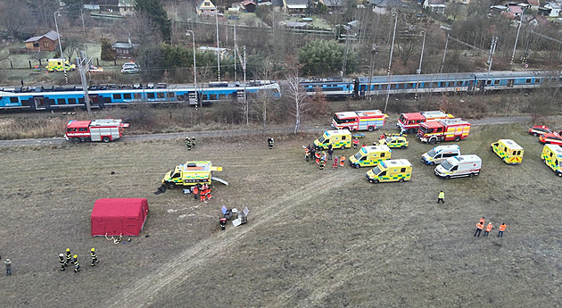 Desítky zraněných při srážce vlaků na Českobudějovicku, z toho pět těžce