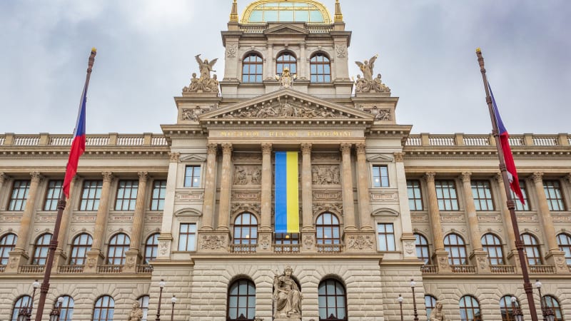 Ukrajinci o střelbě na vlaky i sundávání vlajek: Akce populistů, Češi nosí náš prapor v srdci