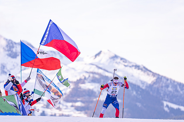 Biatlon ONLINE: Stíhací závod mužů v Hochfilzenu. Posunou se Češi pořadím?