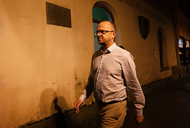 Hejtman, náměstek, šéf letiště i nemocnice. Lidé potápějící se SOCDEM dál vládnou