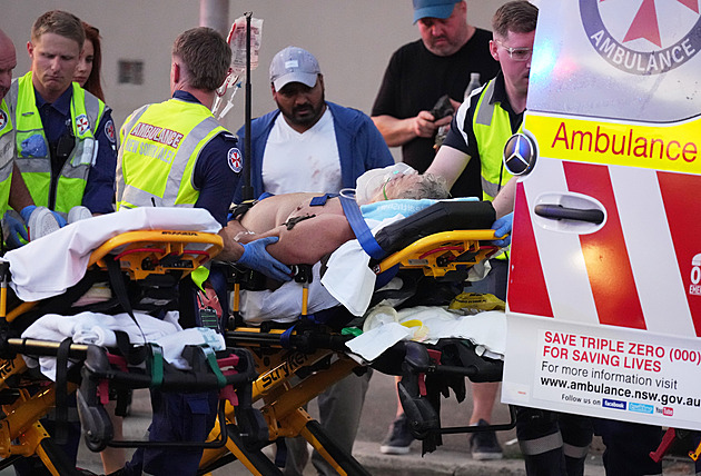 Střelba na pláži v Sydney má podle médií deset obětí. Konala se zde chanuka