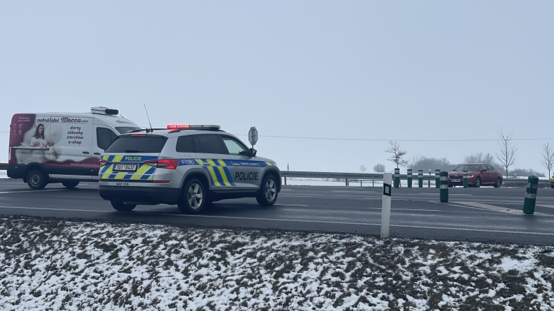 Tragická nehoda na Vsetínsku: Srazila se dodávka s náklaďákem, vytížená silnice stojí