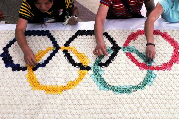 Organizátoři šetřili, sportovci ne. Kondomy na olympiádě v Miláně došly za tři dny