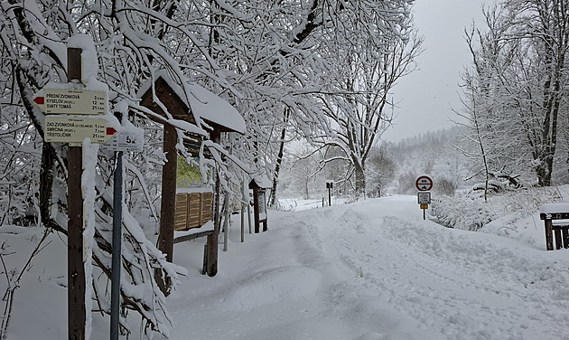 Na dvou šumavských vrcholech leží přes metr sněhu. Poprvé v této zimě