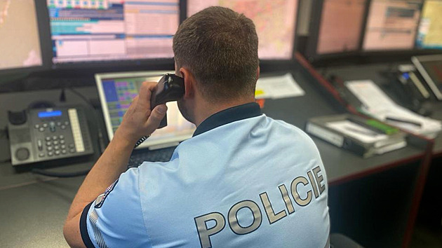 Muž chtěl podvodníkům předat 600 tisíc, zachránil ho kamarád policista