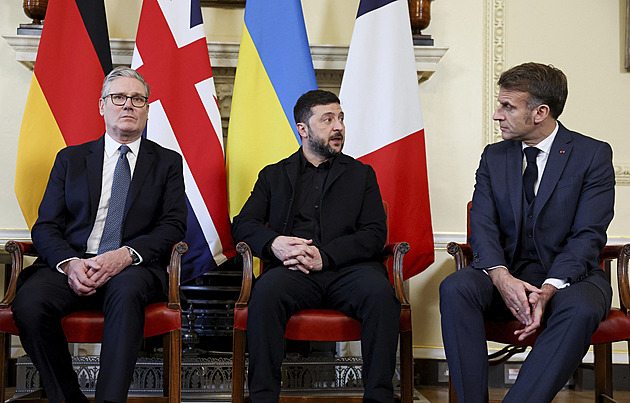 Západ chce dát Ukrajině jadernou zbraň, tvrdí Moskva. To je absurdní, zní reakce