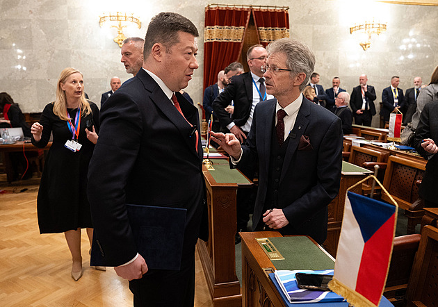 Okamura s Vystrčilem pokračují v Budapešti. Na jednání promluví Orbán