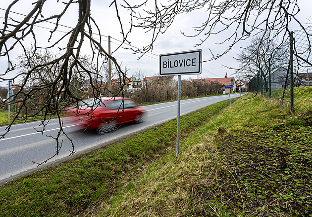 Řidiče čekají komplikace, oprava cesty mezi Hradištěm a Bílovicemi pokračuje