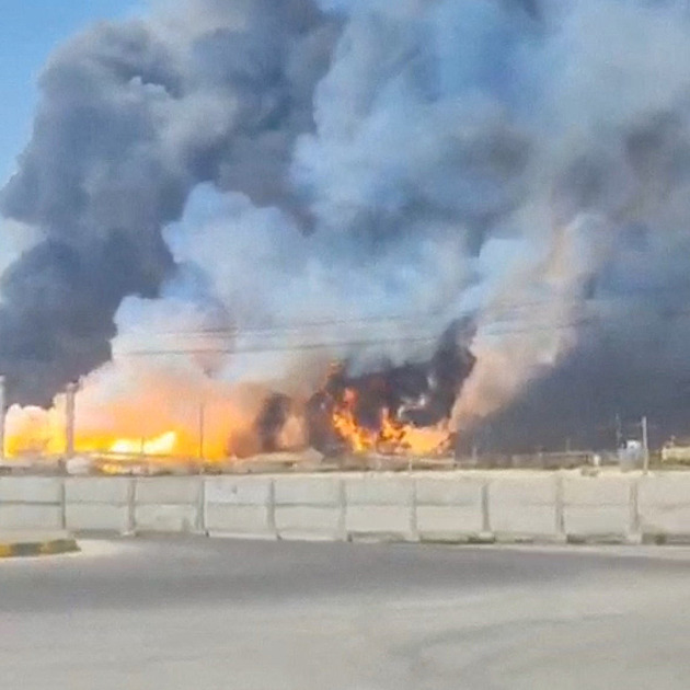 Jediné místo pro export ropy z Perského zálivu se stalo terčem vzdušného útoku