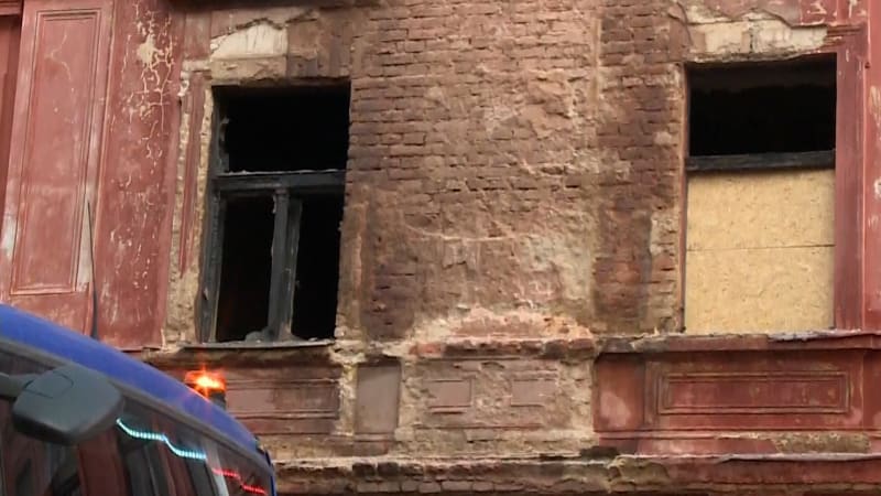 Fotografie, prádlo i umělecká sbírka. Lidé kvůli požáru na Letné přišli během chvíle o všechno