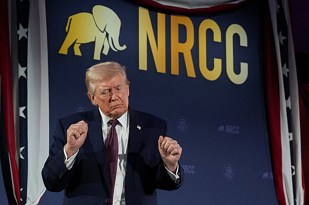 Íránci chtějí vyjednávat, ale bojí se, prohlásil Trump. Teherán to popírá