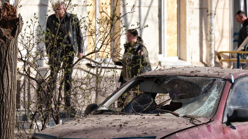 Ruské drony zasáhly Mykolajiv, mezi deseti zraněnými jsou i děti. Ukrajinci útočili v Gajvoronu