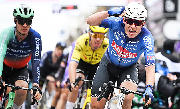 Na flanderských polích rozhodl hromadný spurt. Nejrychlejší v něm byl Philipsen