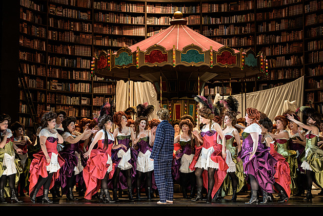 RECENZE: Franz Kafka zdraví Parsifala. A jde si zase svou cestou