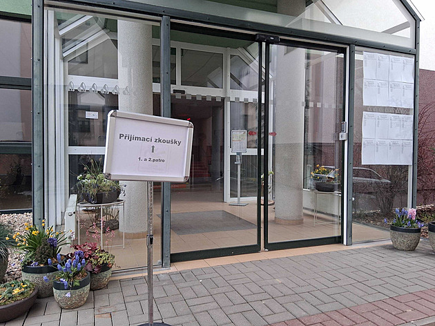 Deváťáci píšou první přijímačkové testy, výsledky se dozví dříve než loni