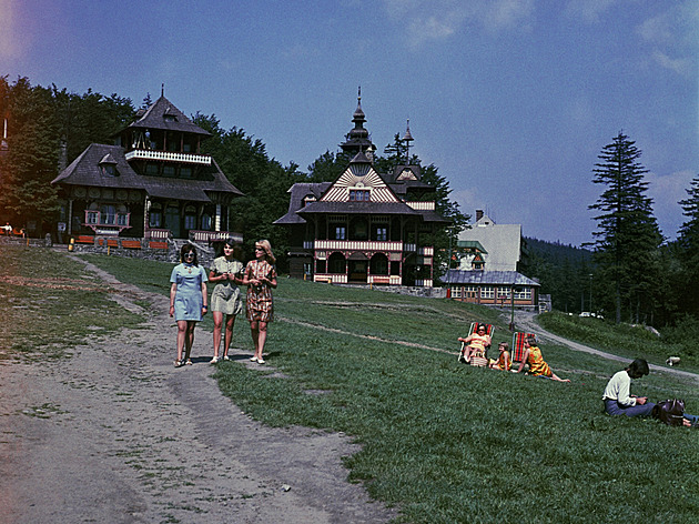 Jak jsme cestovali za socíku. Čechoslováci byli vždy milovníky hor a hradů