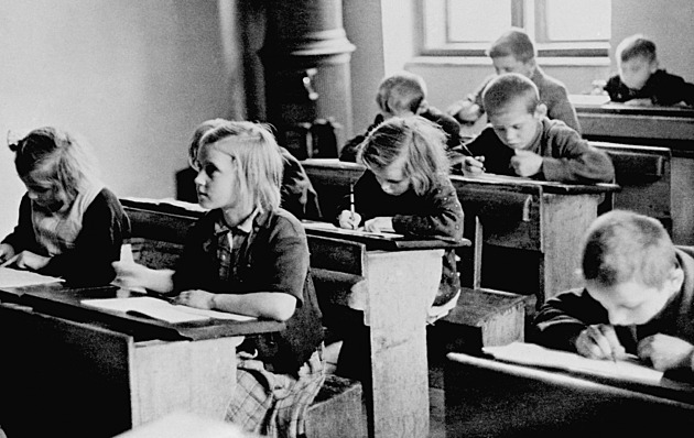 Hledání dětí z roku 1945. UNICEF pátrá po příběhu staré fotografie z ostravské školy