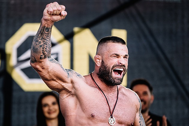 Ještě tekutá strava a Karlíto bude zpátky! Vémolovi sundali lékaři fixátor čelisti