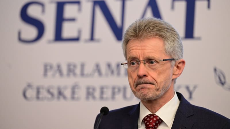 Podraz a nůž do zad. Vystrčil sepsul vládu za odmítnutí vládního letounu k návštěvě Tchaj-wanu