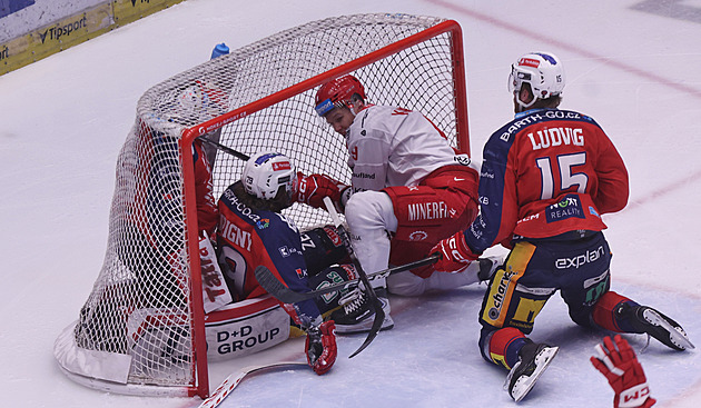 ONLINE: Třinec - Pardubice 1:2. Rychlý obrat hostů, trefuje se Tourigny