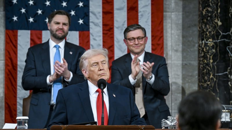 Válka skončila, tvrdí Trump. Opozice má vážné „ústavní obavy“