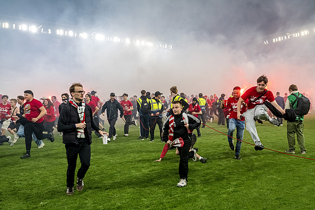 Derby jako emoční nákaza? Psycholog líčí: Na červenou vkročí jeden. A pak všichni