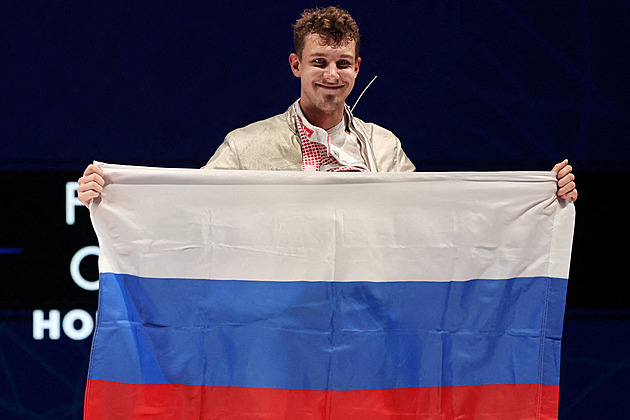 Ukrajina politizuje sport, říkal prezident ruských šermířů. Teď i s hymnou slaví zlato