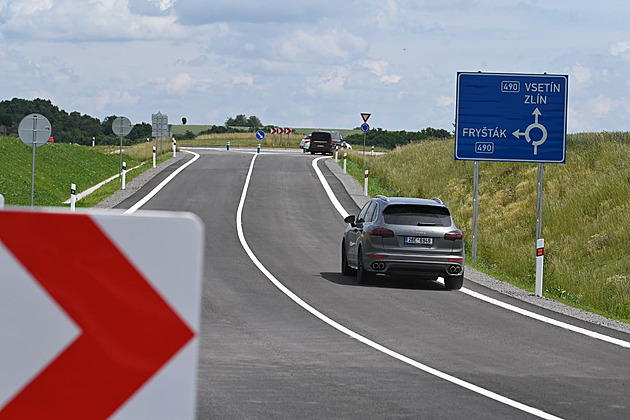 Čekali úlevu a teď je to i změřeno. Novým úsekem D49 jezdí 12 tisíc aut denně