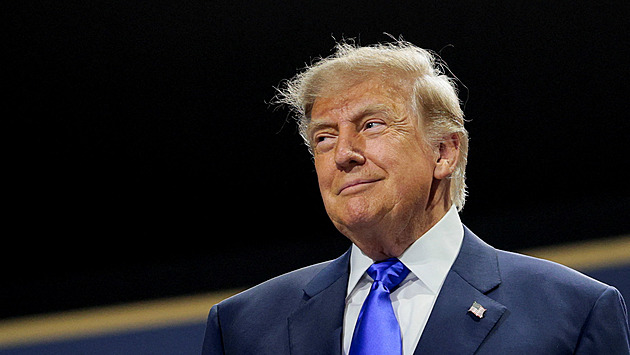 5000 dolarů všem, kdo zvolí republikány, jinak USA čeká peklo, slibuje a hrozí Trump