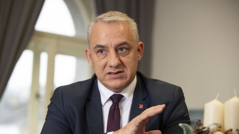 Středula s Okamurou ostře proti obnově karenční doby. Je to nepochopitelné, zlobí se odborář